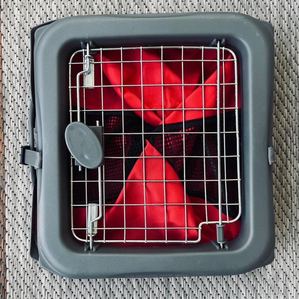 Pet Travel Pop up Crate & Collapsible Travel Cup - Picture 5 of 10